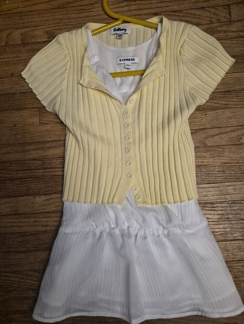Cropped Short-Sleeve Ribbed Button-Front Cardigan in Pale Yellow